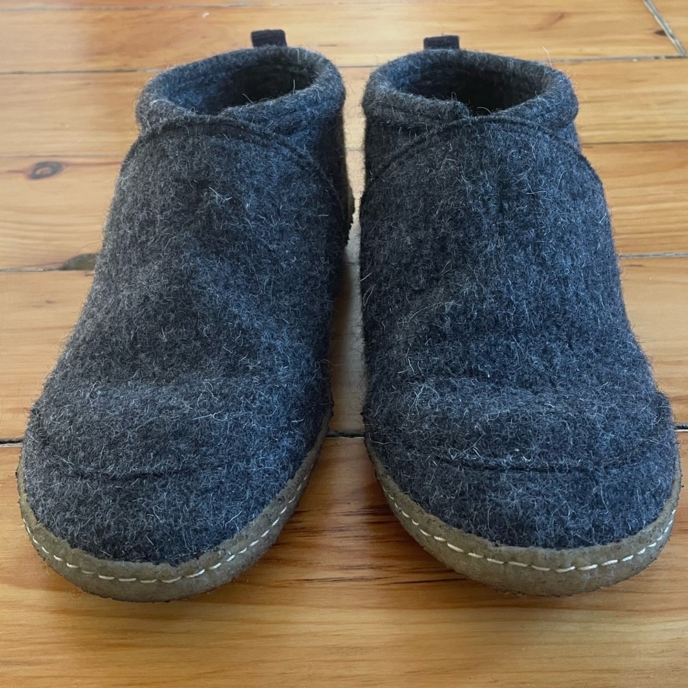 Kyrgies Women’s Tengaries Walkabouts - Size 38 (7.5/8) Charcoal